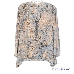 Juicy Couture Woman’s Lightweight Sharkbite Hem Classic Blouse Size Small